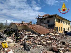 Lucca, esplode palazzina: feriti e dispersi