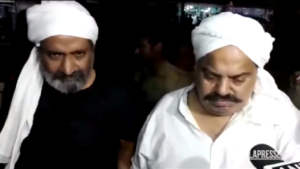 India, ex parlamentare ucciso in diretta tv da finti giornalisti