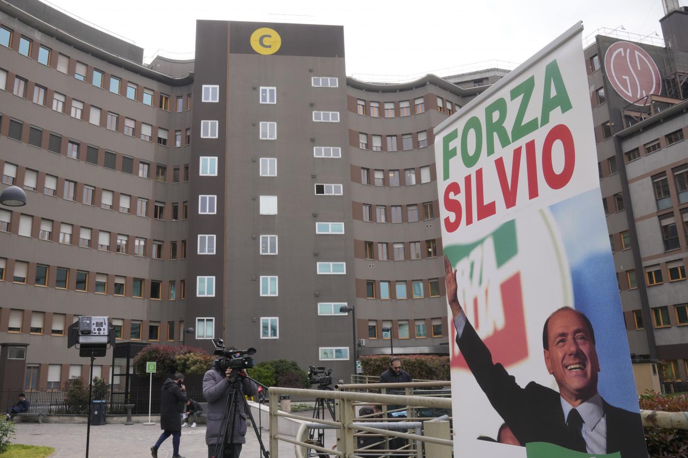 Silvio Berlusconi, oggi le dimissioni dal San Raffaele