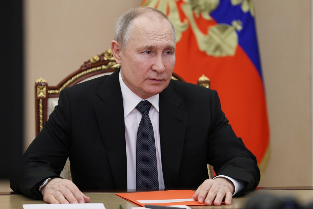 Russia, Putin incontra ministro difesa cinese Russia, Putin incontra ministro difesa cinese