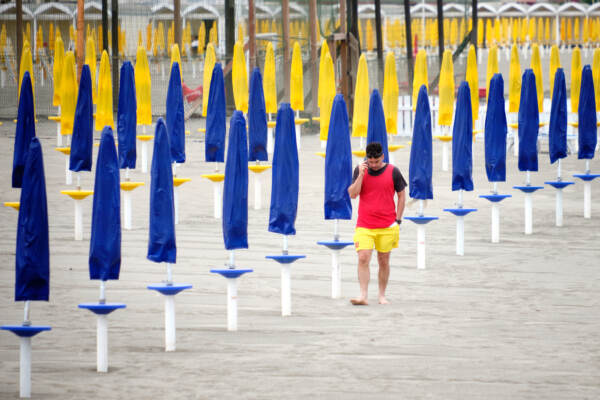 Roma, a Ostia spiagge aperte