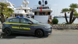 Sanzioni guerra Russia-Ucraina, le fiamme gialle sequestrano lo yacht Lena dell'oligarca Timchenko