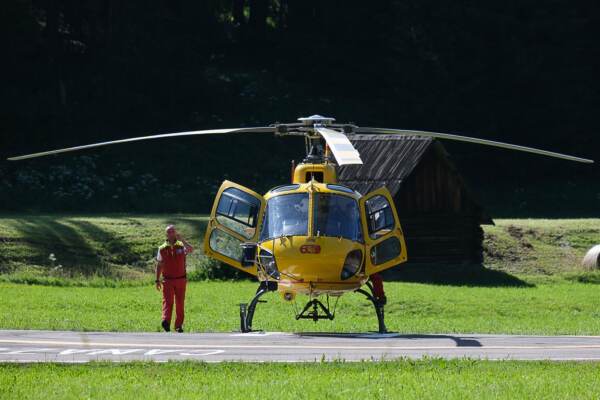 Crollo blocco ghiaccio sulla Marmolada, il soccorso alpino al lavoro