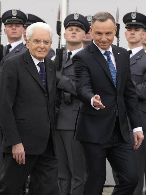 Sergio Mattarella a Varsavia incontra il presidente polacco Andrzej Duda