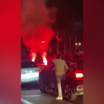 Napoli, cori e botti dei tifosi azzurri sotto l’hotel del Milan