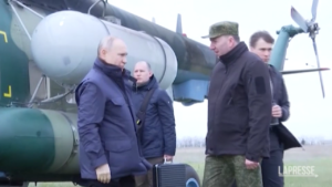 Ucraina, Putin visita sede militare a Kherson