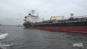 Costa d’Avorio, petroliera attaccata da pirati: salvo l’equipaggio