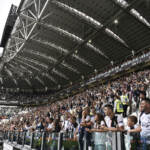Cori razzisti, accolto ricorso Juve: curva aperta col Napoli