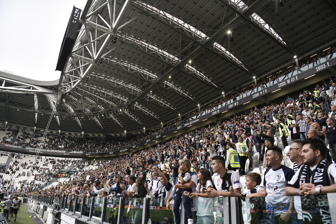 Cori razzisti, accolto ricorso Juve: curva aperta col Napoli Cori razzisti, accolto ricorso Juve: curva aperta col Napoli