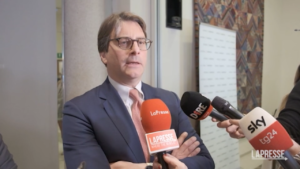 Intesa Sp, 76 miliardi per favorire investimenti in transizione energetica