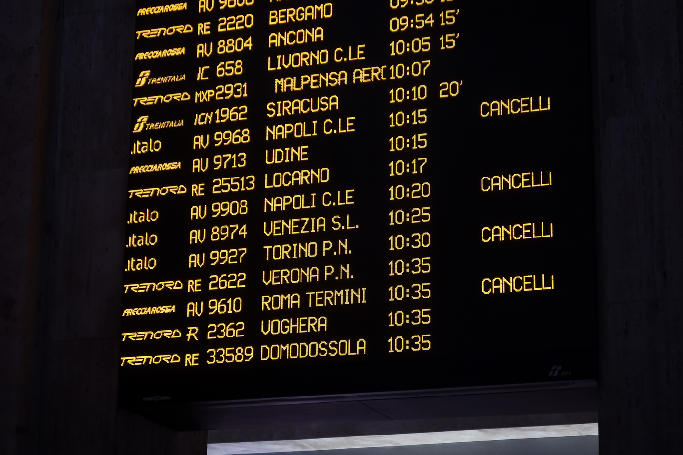 Da Roma a Milano treni fermi per deragliamento Firenze