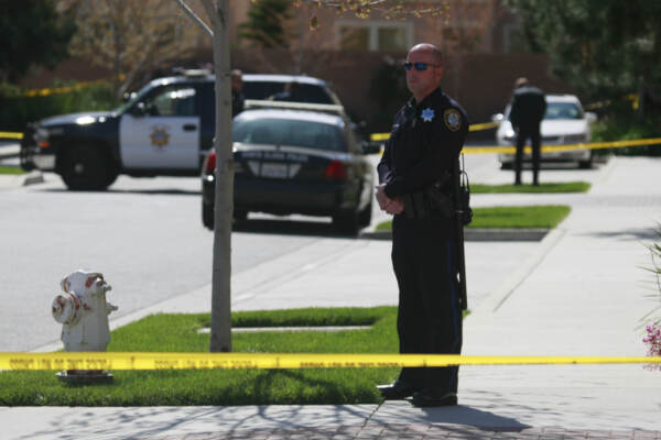 Usa, pallone nel cortile di casa: spara a padre e figlia