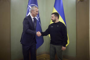 Ucraina, Stoltenberg a sorpresa a Kiev: “Il vostro futuro è nella Nato”