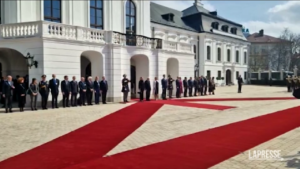 Mattarella a Bratislava, l’inno di Mameli per l’arrivo del presidente