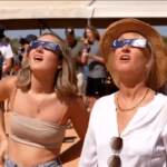 Australia, 20mila persone ammirano l’eclissi solare ibrida