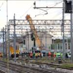 Firenze, le immagini del vagone merci deragliato