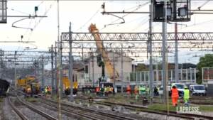 Firenze, le immagini del vagone merci deragliato