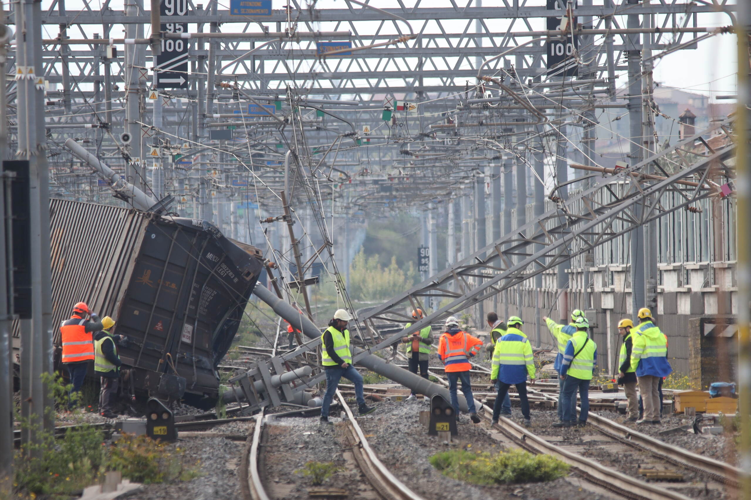 Firenze, caos e disagi in tutta Italia per il deragliamento di un treno merci