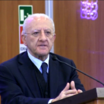 Migranti, De Luca: “No ad arrivi a tempo indeterminato”