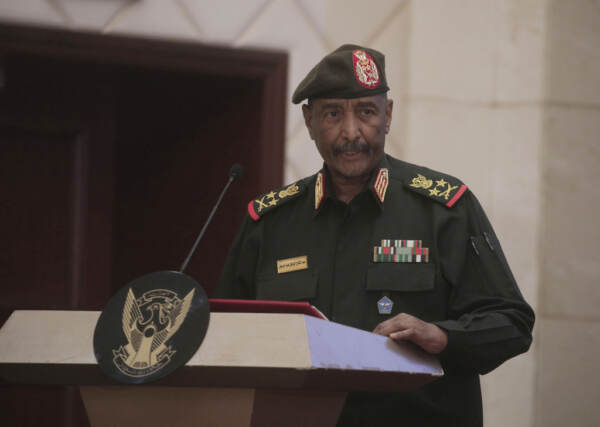 Sudan, capo dell’esercito: “Impegnati per un governo civile”