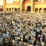 Fine Ramadan, a Nuova Delhi migliaia di musulmani all’Eid al-Fitr