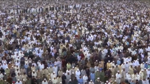 Festa di fine Ramadan in Pakistan, migliaia all’Eid al-Fitr
