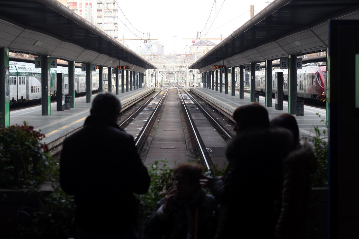 Milano, arrestato 36enne per violenza sessuale sul treno