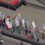 Giornata della Terra, continua la protesta ambientalista a Londra: picchetti a Westminster