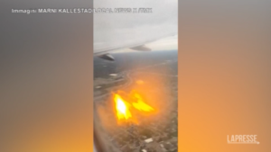Usa, motore dell’aereo impatta con un uccello e prende fuoco