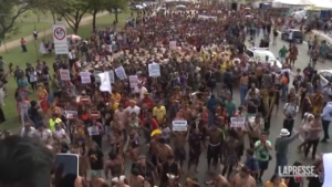 Brasile, protesta indigeni: in migliaia per le strade di Brasilia