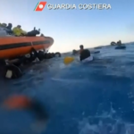 Migranti, raffica di arrivi a Lampedusa: Guardia costiera salva i naufraghi in acqua