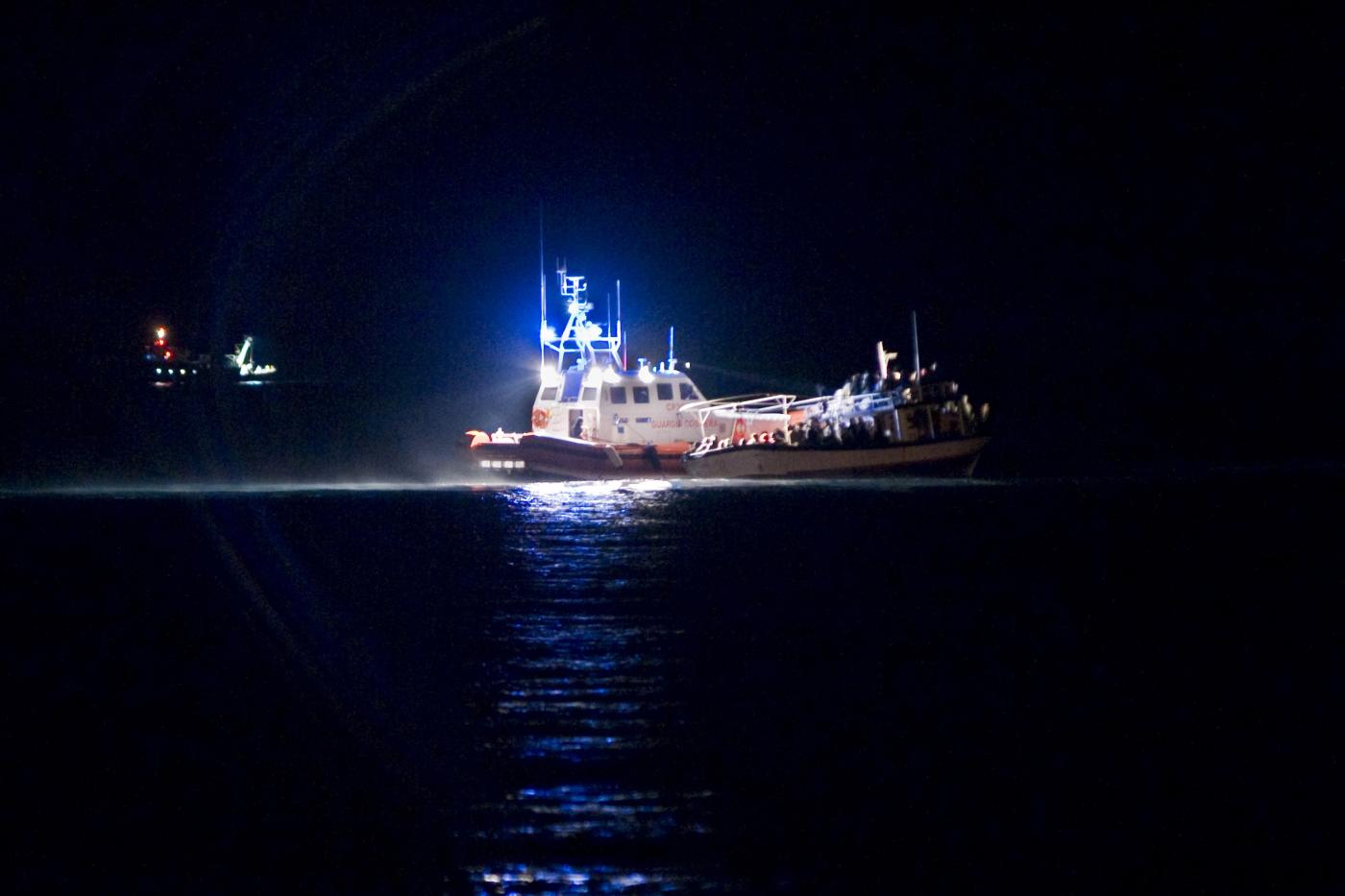 Migranti, a Lampedusa recuperati i corpi di due donne