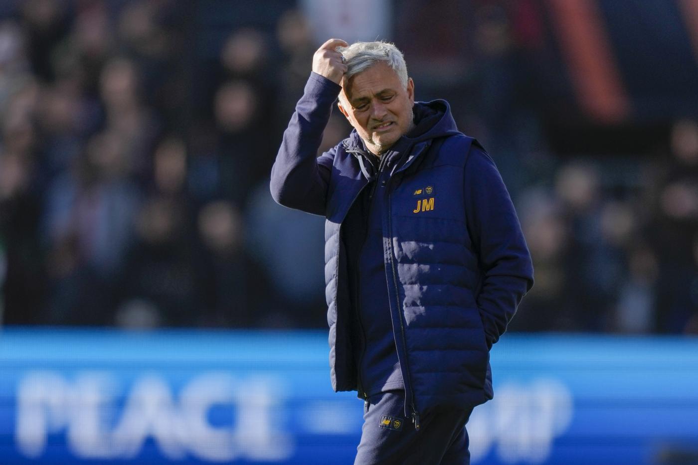 Roma, lite con Mourinho: Serra deferito da procura Figc