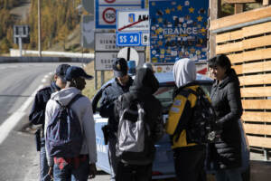 Polizia Italiana al confine di Claviere