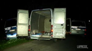 Germania, furgone carico di migranti si scontra con auto polizia