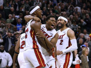 Nba, Knicks e Heat avanzano al secondo turno di playoff: sconfitti Cavs e Bucks