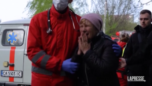 Attacco russo su Uman in Ucraina, i soccorritori