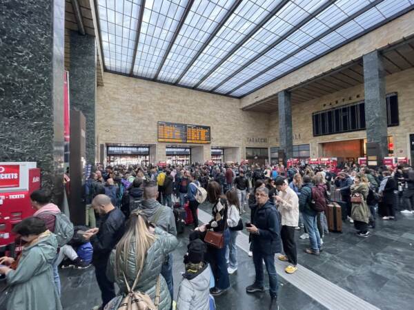 Firenze, aggredita alla stazione una scolaresca di liceali romani