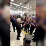 Mattarella, accolto con applausi per visita nel distretto di meccatronica