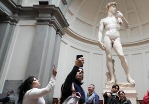 La Statua del David di Michelangelo nella Galleria dell\'Accademia a Firenze