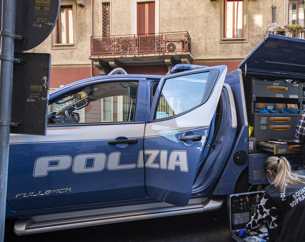 Milano, morta neonata lasciata in un cassonetto