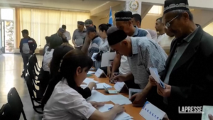 Uzbekistan, cittadini al voto per cambiare la Costituzione
