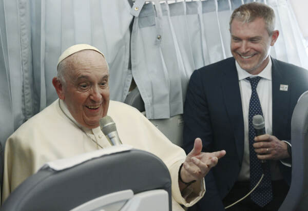 Ucraina, il Papa: “Santa Sede ha in corso missione di pace”