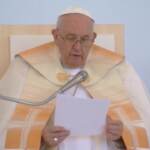 Papa: “Triste vedere porte chiuse da egoismo verso chi ci è accanto”