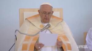 Papa: “Triste vedere porte chiuse da egoismo verso chi ci è accanto”