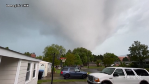 Usa, violento tornado a Virginia Beach: decine di case danneggiate