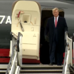 Trump sbarca in Scozia per visitare i suoi campi da golf