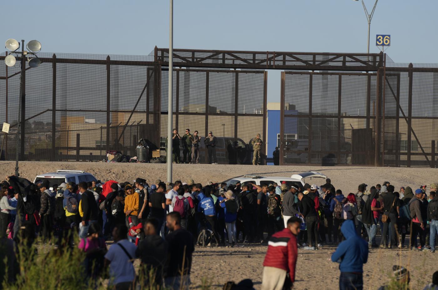 Crisi migranti Usa, Biden invia 1.500 soldati a confine Messico Crisi migranti Usa, Biden invia 1.500 soldati a confine Messico