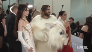 Met Gala, Jared Leto in costume da gatto: omaggio a Lagerfeld