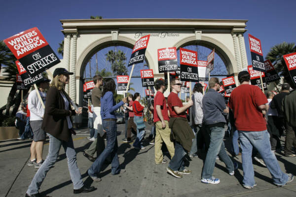 Usa, proclamato sciopero sceneggiatori Hollywood